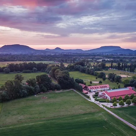 Matild Country Немесвита